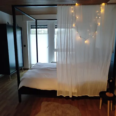 Zur Goldenen Glocke Apartment *